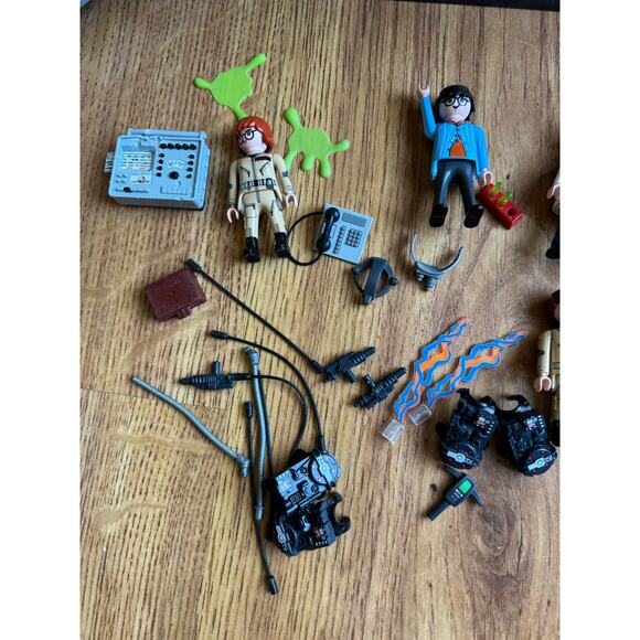 Playmobil Ghost Busters firehouse and car - missing and broken pieces incomplete - Picture 2 of 12